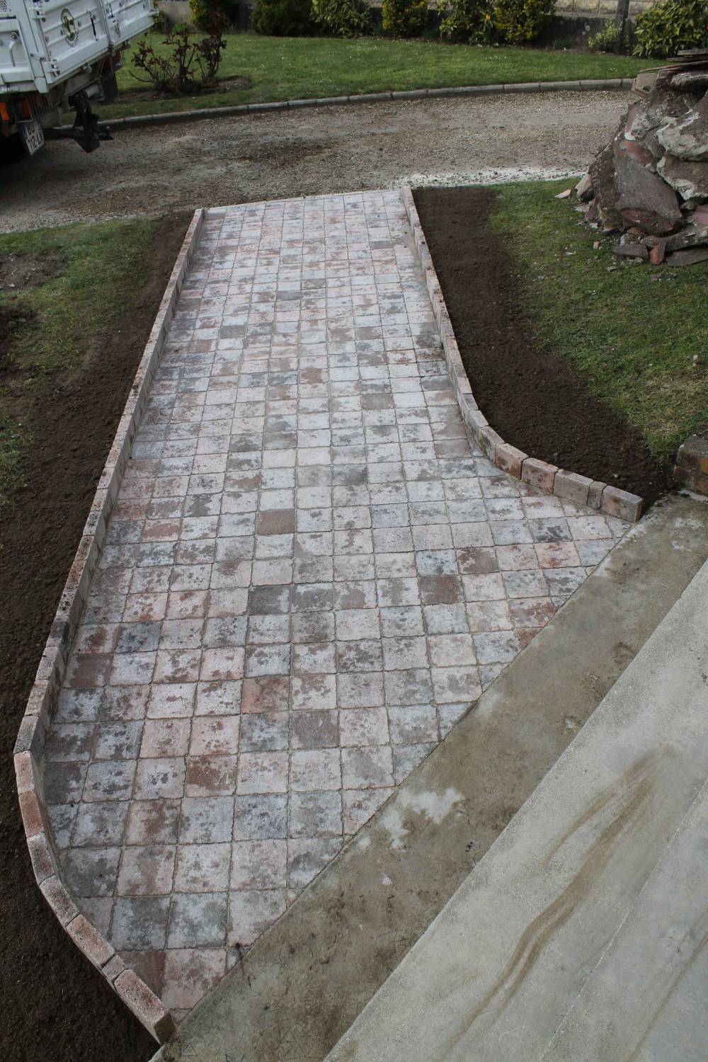 Pose de brique pour une allée